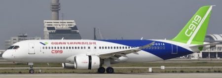 Comac_C919_first_vr_test_at_Shanghai_Pudong