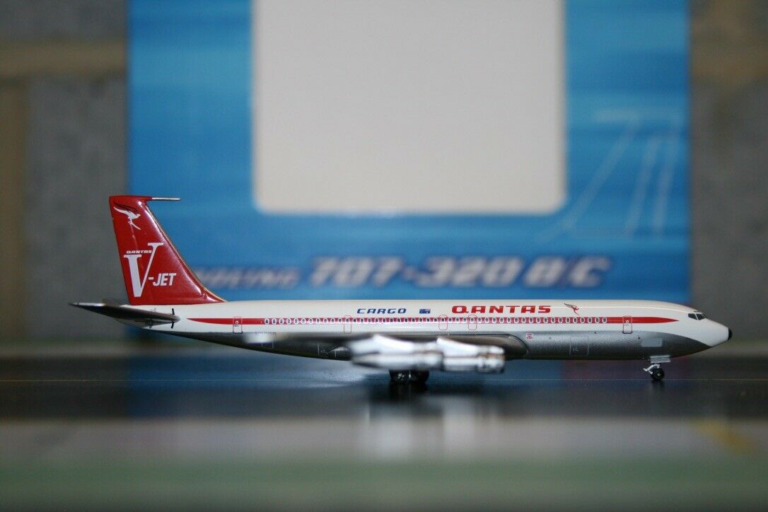 AEROCLASSICS 1/400 Qantas Cargo Boeing 707-300F N7099 (ACN7099